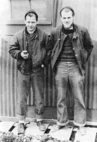 Robert Arnts (L) and shipmate. [Robert Arnts]